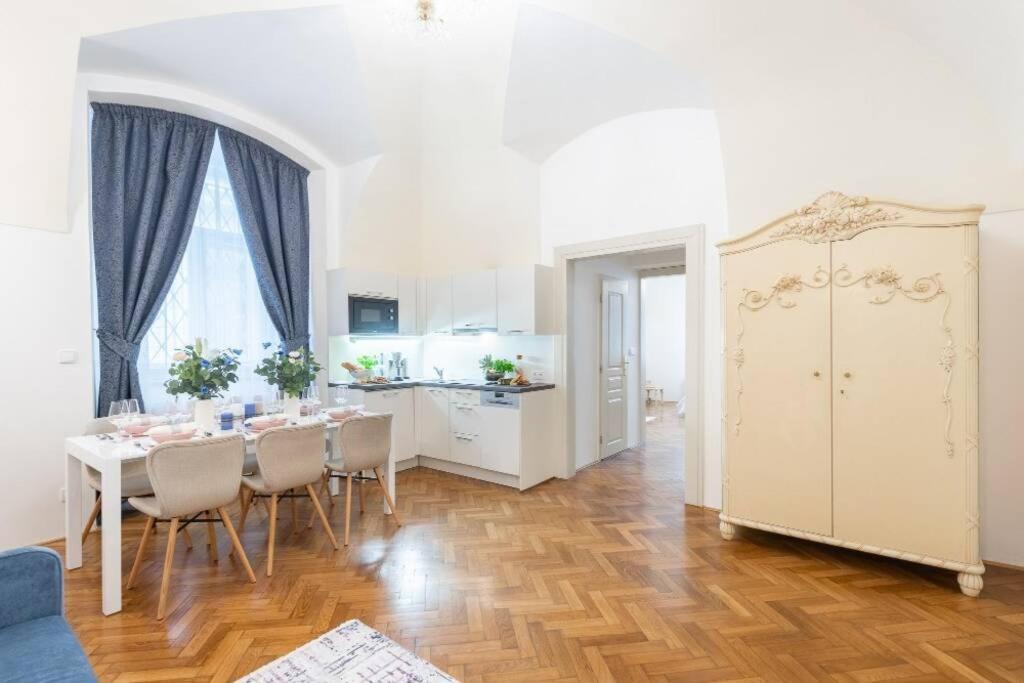 Rose Apartments / Romantic & Cozy / City Center Prague Exterior photo